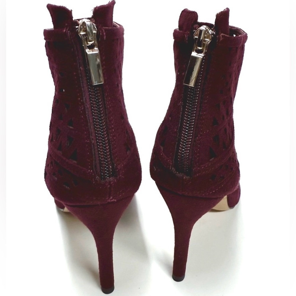 White House Black Market Burgundy Laser Cut Heeled Ankle Boots 8.5 - Picture 4 of 7